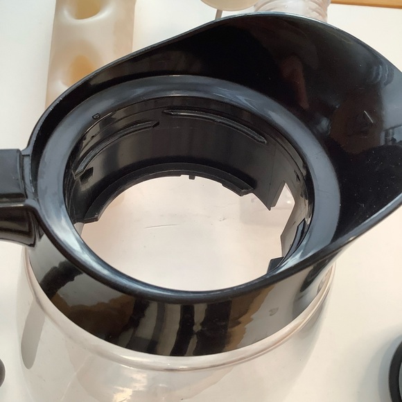 DAVIDsTEA 7-piece Iced Tea Pitcher with 3 Infusers - Picture 6 of 11